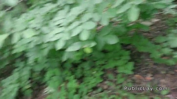 Magyar tini leányzó stekszért leszívja a brokit az erdőben Thumb
