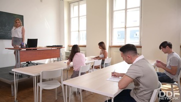 Diáklányok tanárbácsival orgiáznak! Thumb