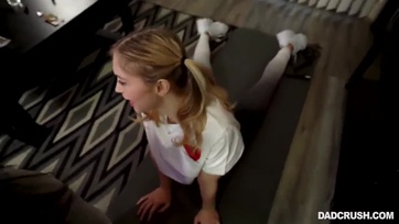 Tini ribancok játszanak a fasszal Thumb