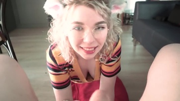 Amatőr szemöveges tini mélytorkozása Thumb