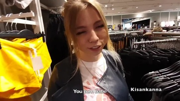 Barátnőm a plázába szopott le Thumb