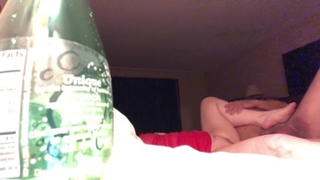 Amatőr idős anyuka megkefélve az ágyon Thumb