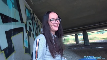 Cseh szemüveges tini csaj megkélve Thumb