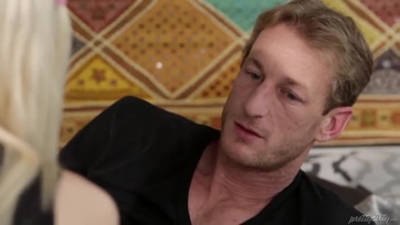 Szöszi tini lány a fiatal apjával szexel Thumb