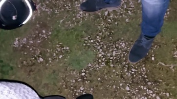 Kurva érett anyuci a parkban kézimunkázik Thumb