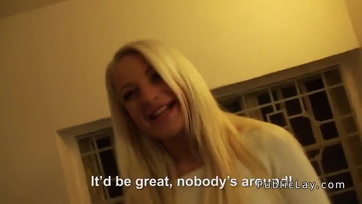 Szöszi magyar gimis kiscsaj kápéért kefél Thumb