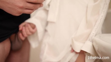 A feleségem lebuktatott faszverés közben és besegített! Thumb