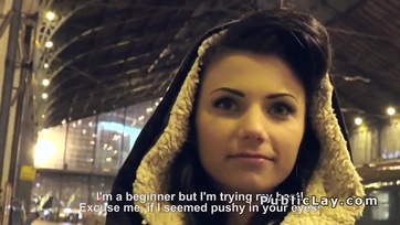 Magyar fiatal leányzó leszívja a méretes kolbászt és kívánja a puncijába Thumb