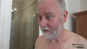 Koros srác alaposan megbassza a nunusát a szöszke tini csajszinak Thumb