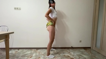 Szexis suna szexfilm nézés során maszturbál egy jót Thumb