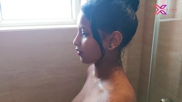 Társas fürdőzés a csábító hatalmas mellű koreai csajommal Thumb