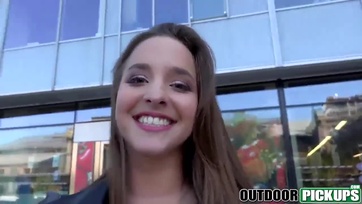 Magyar fiatal csaj publikusan felcsípve és zsozsóért rendesen megbaszarintva Thumb