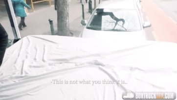 22 esztendős magyar tini leányzó pucéran szopikálja a pélót a casting-on Thumb