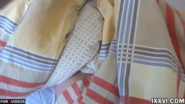 Acélos virslivel cseszteti a csicsikáló mostoha mostohahúga nunusát a felajzott fickó Thumb