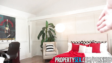 Huncut fiatal lány bazinagy cicikkel lovagol a kolbászon Thumb