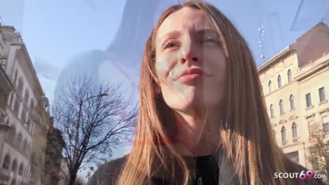 Bájos ukrán pipi emberek előtt levadászva és össze-vissza kuffantva a pornó interjún Thumb