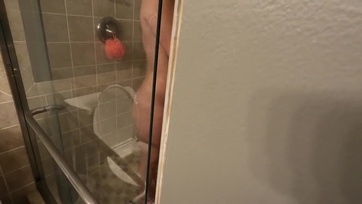 Huncut apucika megkuksizza a mostoha lányát meztelenül, aztán durván megpakolja Thumb