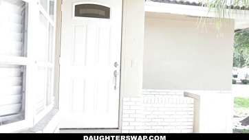 Egymás mostoha apujával basznak a pajkos tini luvnyák Thumb