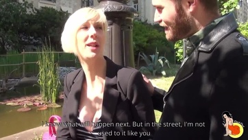 Szexis szöszike milf nejecske kokettál a vaskos dákójú fiatal kölyökkel Thumb