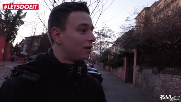 Lecidáztatta és durván popsiba kúrta a kedves magyar suncit a fiatal srác Thumb