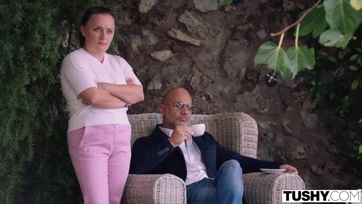 Kiváló külsejű latinamerikai cicababa sokféle pózban kívánja a kis feszes kloákájába Thumb