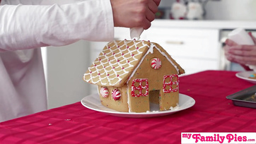 Mostoha húg és a szöszke szomszéd bige lovagol a pasi kolbászán Thumb