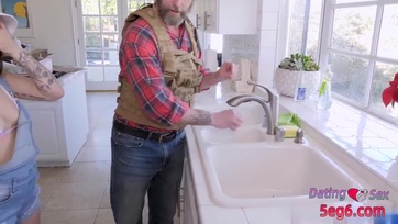 Furfangos nagypapi letámadta a basznivaló mostoha unokáját és durván szétbaszta a pinácskáját Thumb