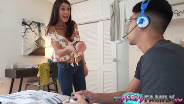 Vadóc nevelő anyu popócskába baszatta magát miután megtalálta a fiacskája zsebpunciját Thumb