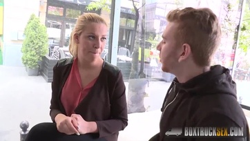 Magyar MILF bige pénzért leszopta a masszőr kölyök dákóját és engedte hogy vadul megkúrja Thumb