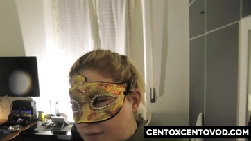 Egymás után dugták meg a spanok az arcmaszkos olasz cicust Thumb