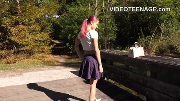 Bájos félénk tini leányzó a castingon belecsüccsen a merev dákóba Thumb