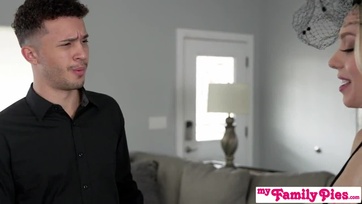 Beindult szöszike cica rágerjedt a mostoha bátyjára és megmászta az életerős pöcsét Thumb