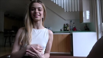 18 éves tinicsaj gyakorolja a furulyázást és a kefélést a virgonc mostoha apucijával Thumb