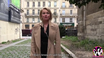 A csábos szukás öreg ribanc belement hogy 3 férfi brutálisan megkúrja a sejhaját Thumb