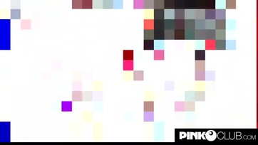 Rendesen megszopiztatta és megtornáztatta a fütyülőjén a csábító tini bébit  a kopasz csávó Thumb