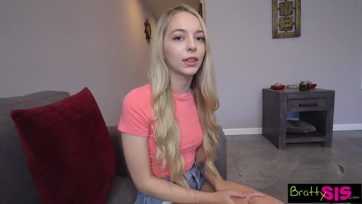 Egy kis pénzért benyálazta a cerkámat a mostohahugim és még őrülten meg is kúrtam Thumb