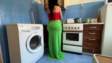 A nagy seggű mostohaanyám totál beindult és azt szerette volna hogy keféljem hátsóba Thumb