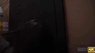 A vaginájával perkált a faszinak a fiatal formástestű rúdtáncos leány Thumb