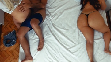 Szukás dagi csaj ráröppent a mostoha lánytesója pasijára és ráugrott a kolbászára Thumb