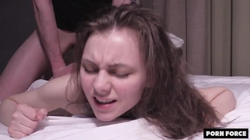 Durván megfarkaltam ezt a karcsútestű kis tini kiscsajt és rágeciztem a pofikájára Thumb