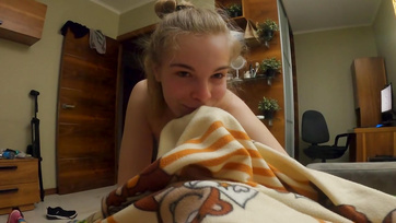 A fiatal szajhám rámbukkant faszverés közben és leszopta a répám Thumb