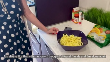 A felajzott srác elcsábította a félpucér mostoha anyuciját és őrülten megdugta a nunusát Thumb