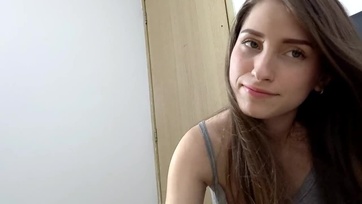 Pucér voltam midőn a mostoha húgocskám benézett a hálószobámba és megugrándozta a dákóm Thumb