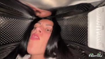 A buja nevelt fiacskám beakasztotta a fütyijét a nunimba miután beragadt a fejem a mosógépbe Thumb