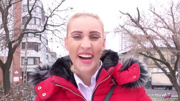 Felcsalogatta magához az álügynök a sexy magyarországi tini bigét és benyomta a péniszét a pinácskájába Thumb