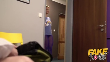 Letámadta a szerencsés pasast a huncut budapesti szexbomba és a csábító barna barinője Thumb