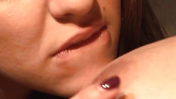 Megdildózta a dögös barátosnője végbélnyílását miután megpuszilgatta a pináját Thumb