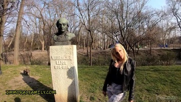 Becserkészte a nagy dudájú platinaszőke hazai ribancot a köztéren hogy brutálisan meghúzza a kis puncusát Thumb