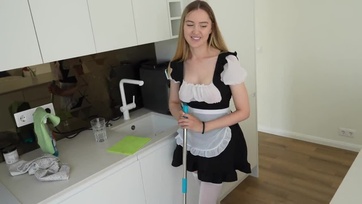 Perkáltam a szexis bejárónőnek de levedlette a tangabugyikáját és megrakhattam a megborotvált puniját Thumb