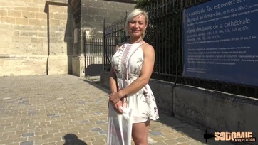 Faszéhes hatalmas mellű milf anyuska a ligetben összeszedve aztán a lakásban őrülten popócskán dugva Thumb